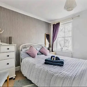 Guest house The Mews - Less Than 1km To Centre - Stadium - Castle - 10 Min Walk, Cardiff